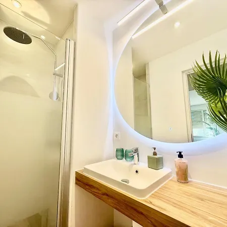 Le Dandy De La Fontaine Climatisation Et Garage Apartman