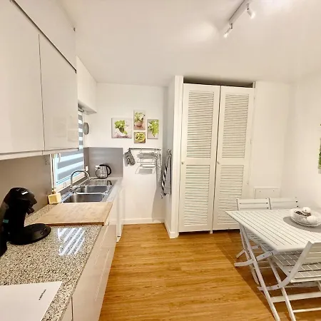 Le Dandy De La Fontaine Climatisation Et Garage Apartman *