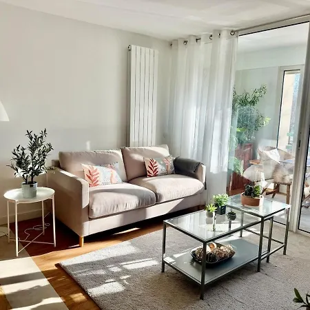 Le Dandy De La Fontaine Climatisation Et Garage Apartman *